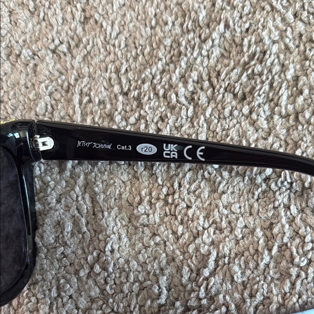 Betsey Johnson Black Sunglasses Accessories - Picture 5 of 6